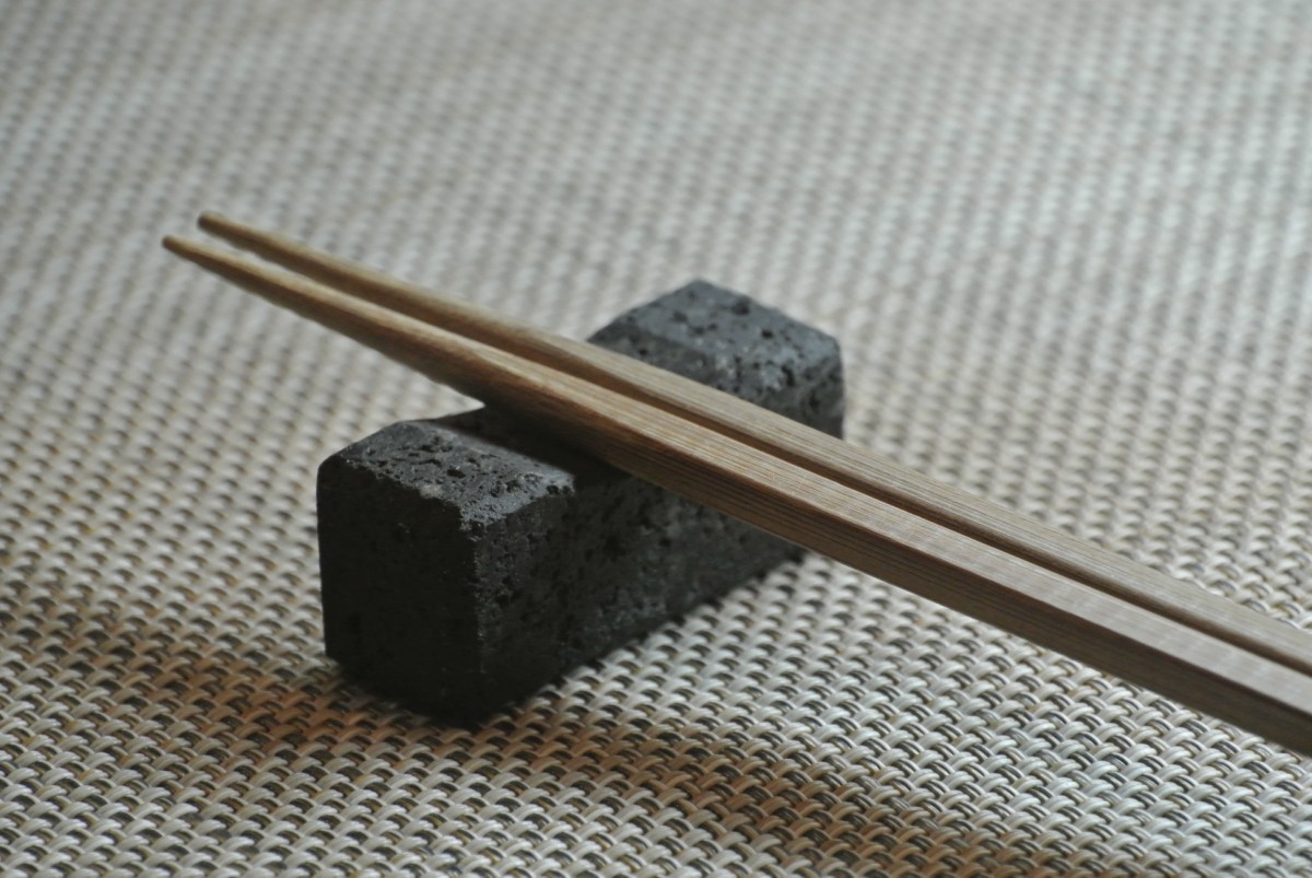 食卓を飾る桜島火山の恵…オリジナルの箸置き販売中～♪ - 国民宿舎