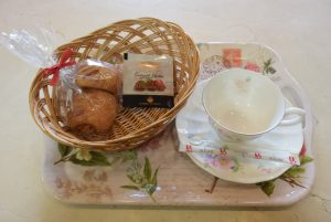 休暇村グループ 公共の宿 国民宿舎サンロード吉備路 いちごデニッシュ&いちご紅茶