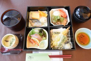 休暇村グループ 公共の宿 国民宿舎サンロード吉備路 松花堂弁当