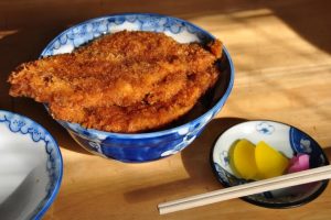 休暇村グループの公共の宿 国民宿舎両神荘 わらじかつ丼