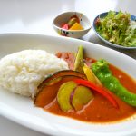 休暇村グループの公共の宿　国民宿舎両神荘　両さん野菜カレー